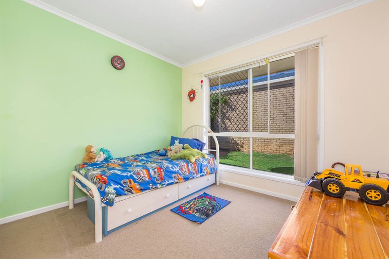 Photo - 4 Hauff Close, Eagleby QLD 4207 - Image 4