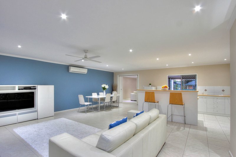 Photo - 4 Hawdon Crescent, Springwood QLD 4127 - Image 3