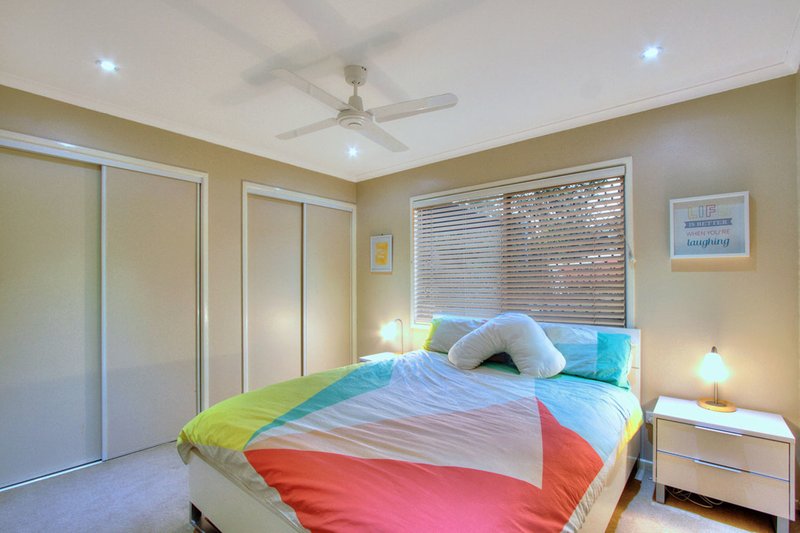 Photo - 4 Hawdon Crescent, Springwood QLD 4127 - Image 4