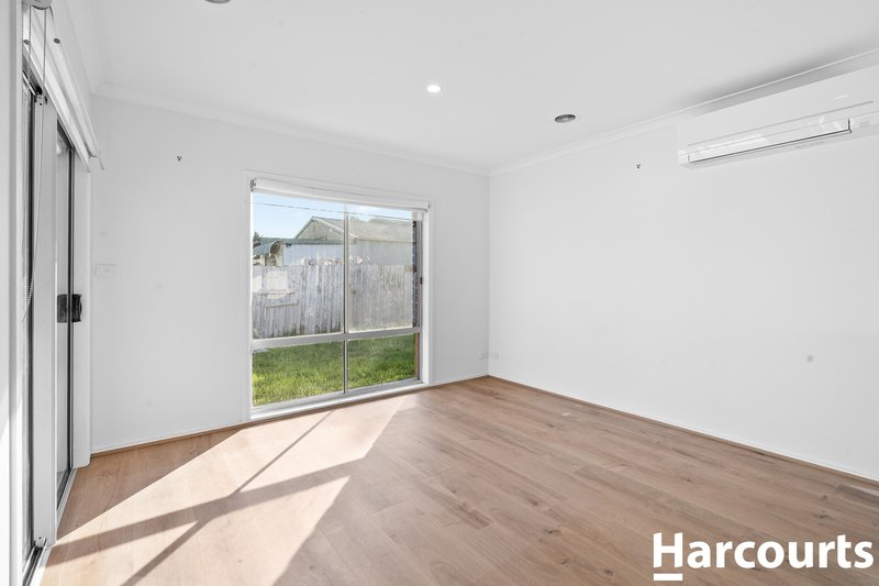 Photo - 4 Hawkhurst Court, Hoppers Crossing VIC 3029 - Image 3