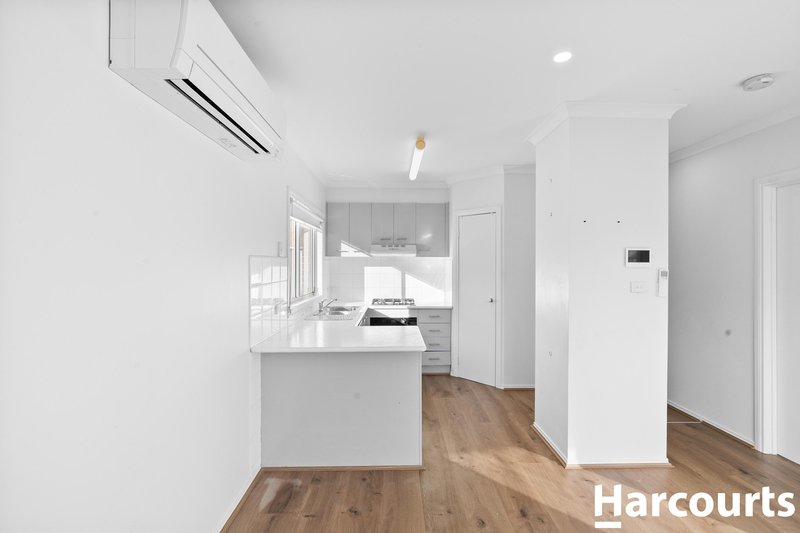 Photo - 4 Hawkhurst Court, Hoppers Crossing VIC 3029 - Image 4
