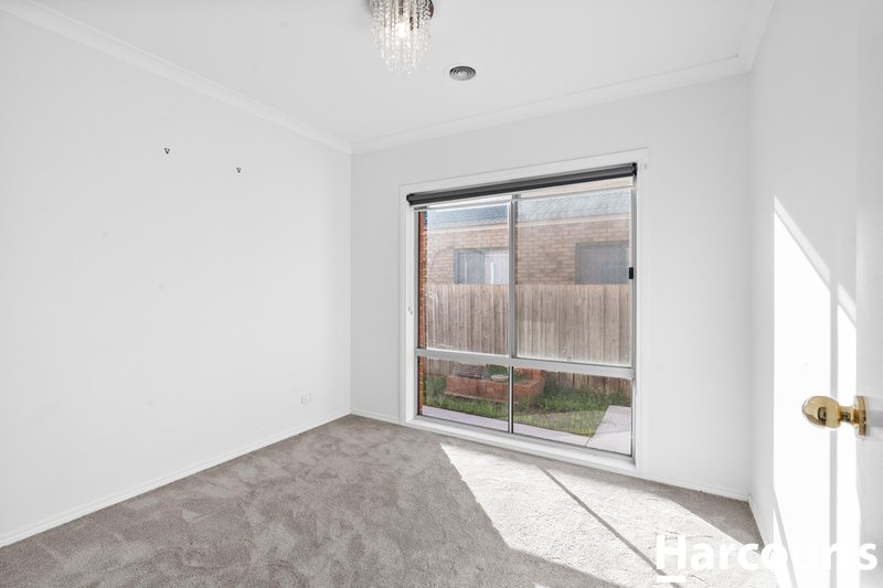 Photo - 4 Hawkhurst Court, Hoppers Crossing VIC 3029 - Image 5