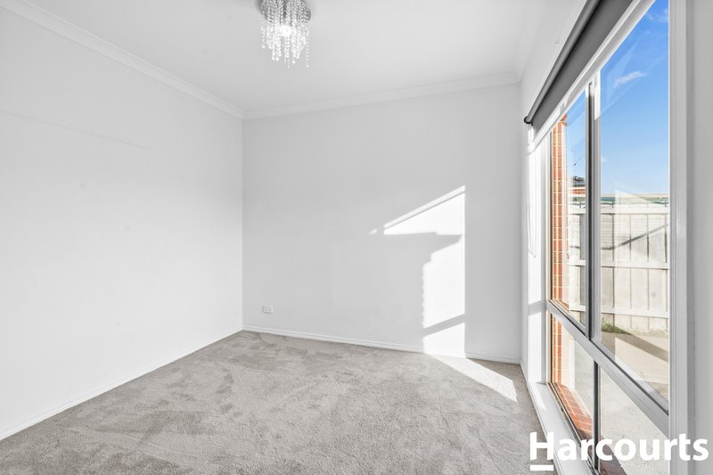Photo - 4 Hawkhurst Court, Hoppers Crossing VIC 3029 - Image 8