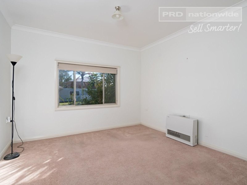 Photo - 4 Hayes Street, North Wagga Wagga NSW 2650 - Image 2