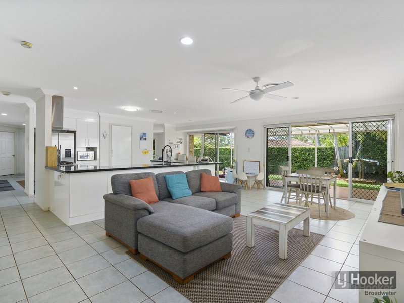 Photo - 4 Hazeltine Place, Parkwood QLD 4214 - Image 3