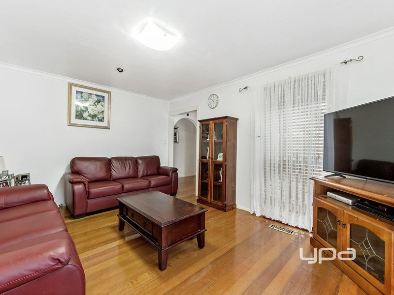 Photo - 4 Hazelwood Court, Kings Park VIC 3021 - Image 2