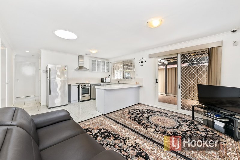 Photo - 4 Heather Court, Hampton Park VIC 3976 - Image 3