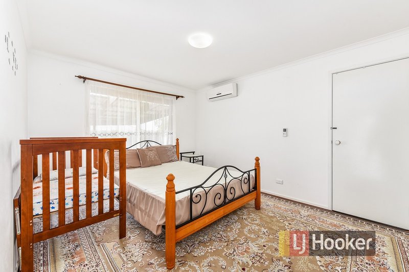 Photo - 4 Heather Court, Hampton Park VIC 3976 - Image 5