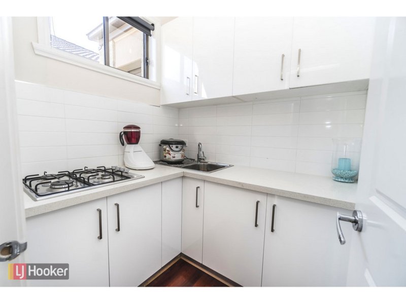 Photo - 4 Hedges Street, Craigieburn VIC 3064 - Image 5