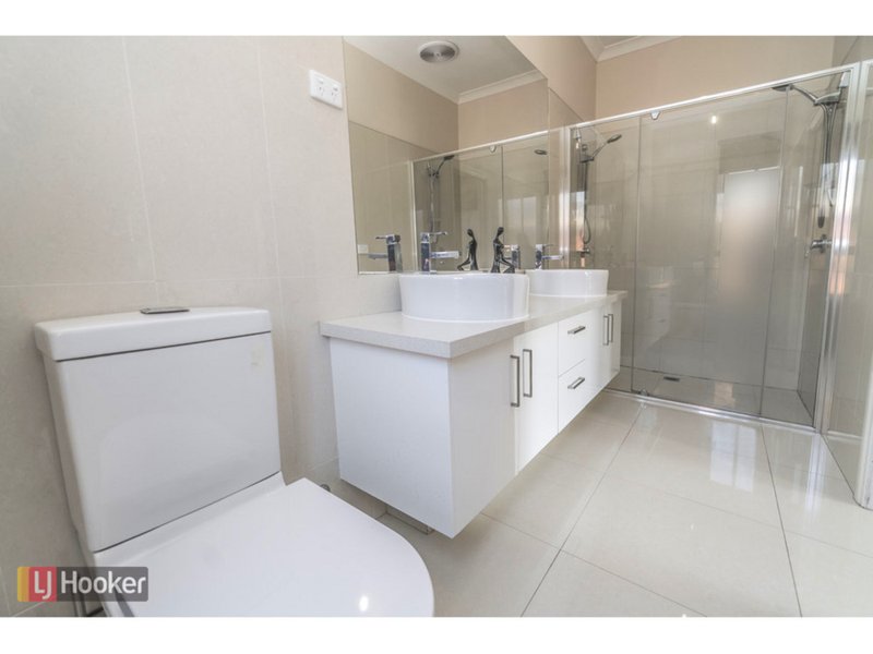 Photo - 4 Hedges Street, Craigieburn VIC 3064 - Image 11