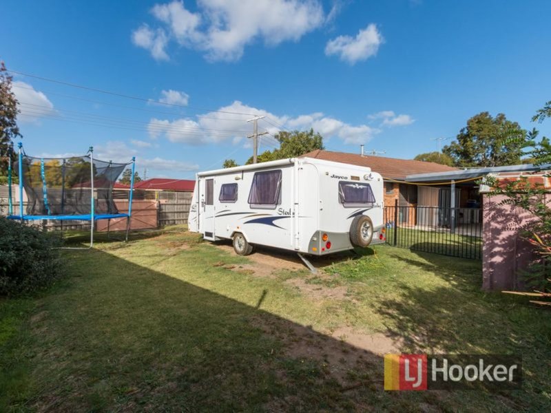 Photo - 4 Hedley Place, Hampton Park VIC 3976 - Image 13