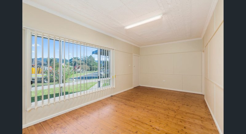 Photo - 4 Heininger Street, Dapto NSW 2530 - Image 3