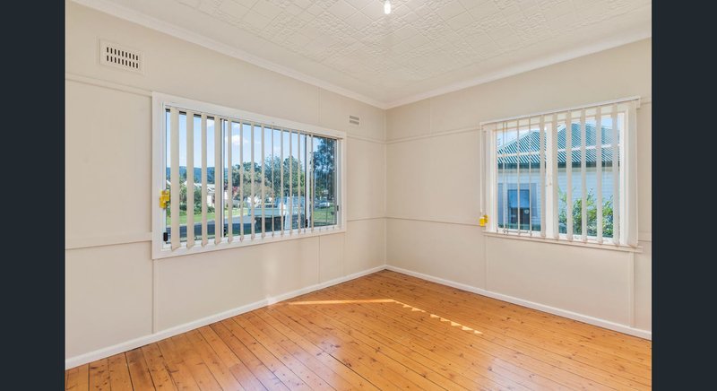 Photo - 4 Heininger Street, Dapto NSW 2530 - Image 4