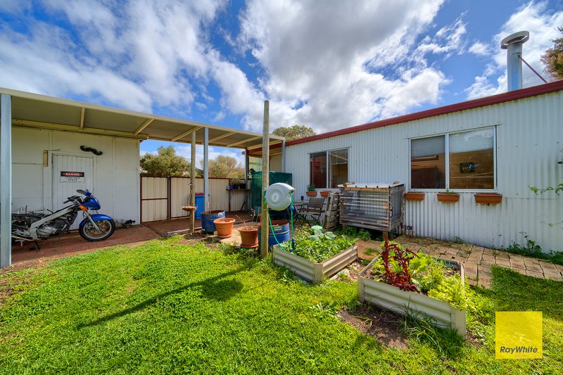 Photo - 4 Helen Street, Gledhow WA 6330 - Image 16