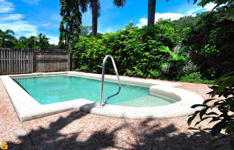 Photo - 4 Helsdon Close, Clifton Beach QLD 4879 - Image 2