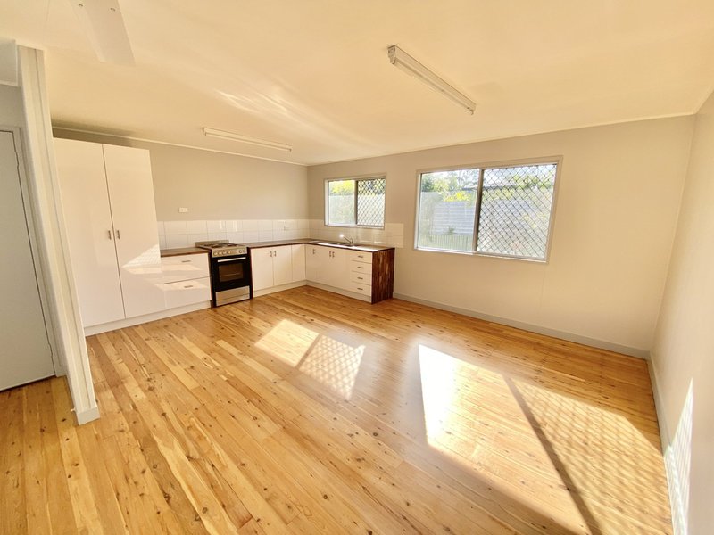 Photo - 4 Henderson Street, Miriam Vale QLD 4677 - Image 2