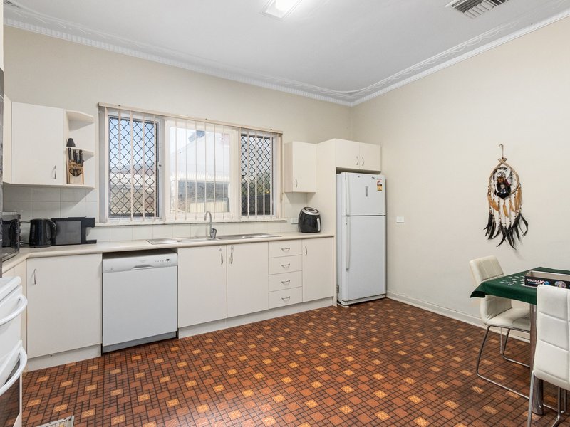 Photo - 4 Henry Street, East Cannington WA 6107 - Image 7