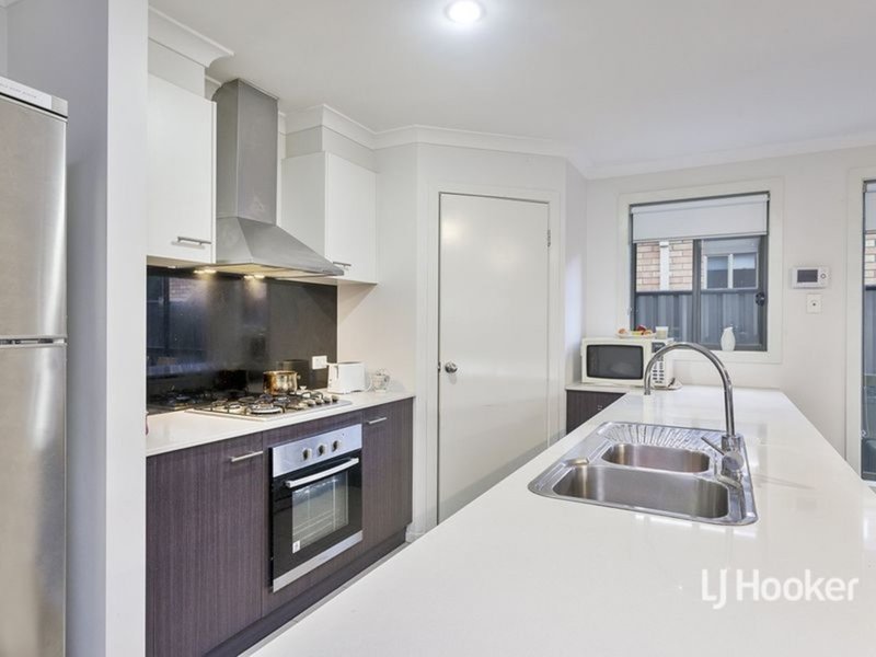 Photo - 4 Hewett Drive, Point Cook VIC 3030 - Image 2