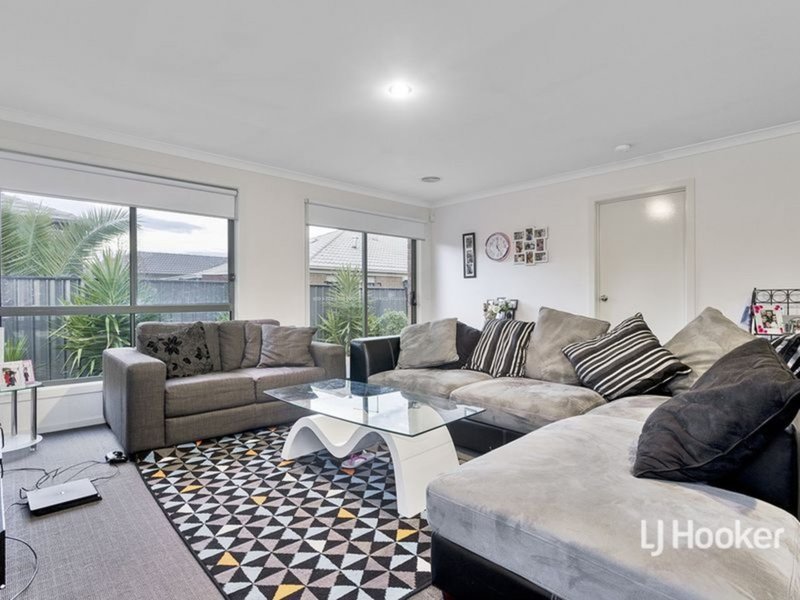 Photo - 4 Hewett Drive, Point Cook VIC 3030 - Image 5