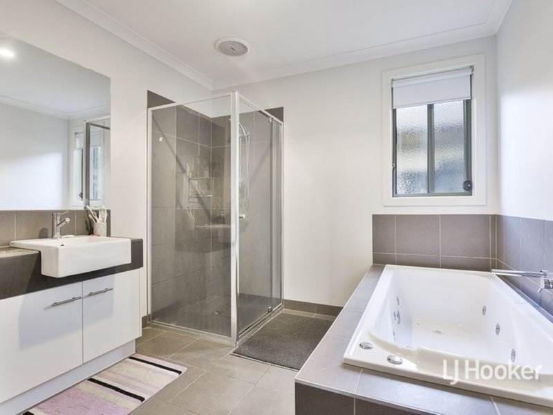 Photo - 4 Hewett Drive, Point Cook VIC 3030 - Image 8