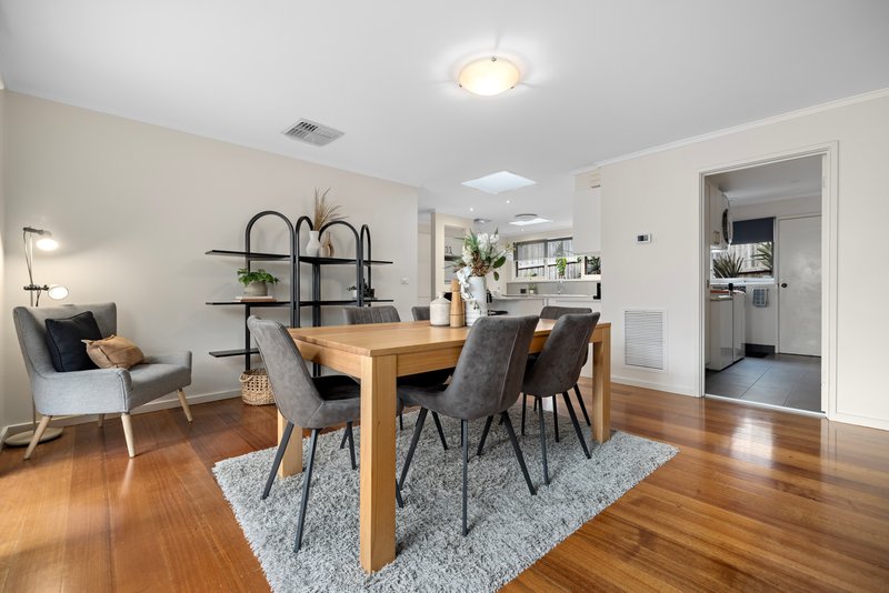 Photo - 4 Heysham Drive, Wheelers Hill VIC 3150 - Image 3