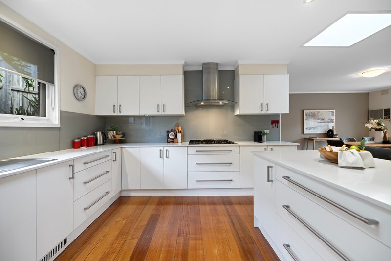 Photo - 4 Heysham Drive, Wheelers Hill VIC 3150 - Image 4