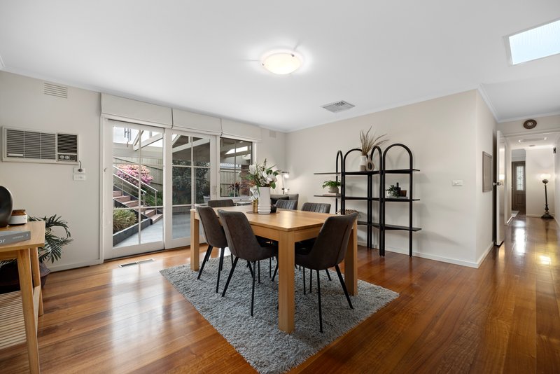 Photo - 4 Heysham Drive, Wheelers Hill VIC 3150 - Image 5