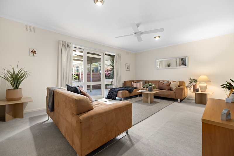 Photo - 4 Heysham Drive, Wheelers Hill VIC 3150 - Image 6