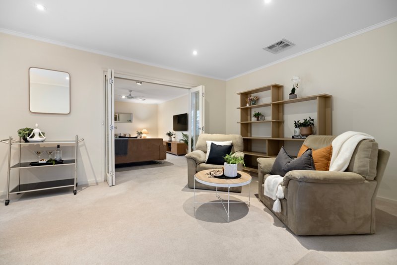 Photo - 4 Heysham Drive, Wheelers Hill VIC 3150 - Image 8