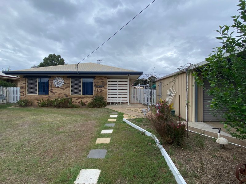 Photo - 4 Hibiscus Court, Nanango QLD 4615 - Image 1