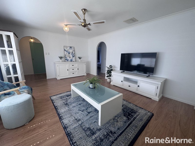 Photo - 4 Hibiscus Court, Nanango QLD 4615 - Image 2