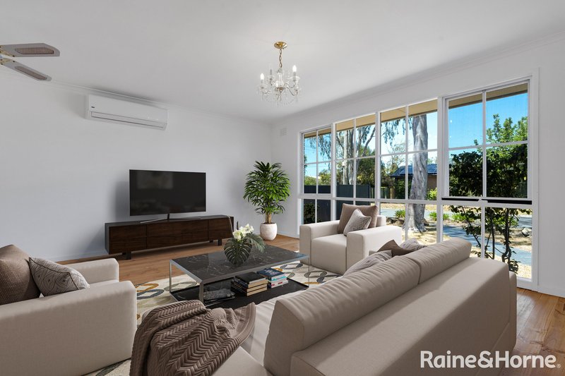 Photo - 4 Higgins Avenue, Sunbury VIC 3429 - Image 2