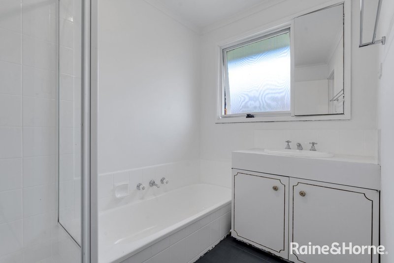 Photo - 4 Higgins Avenue, Sunbury VIC 3429 - Image 11