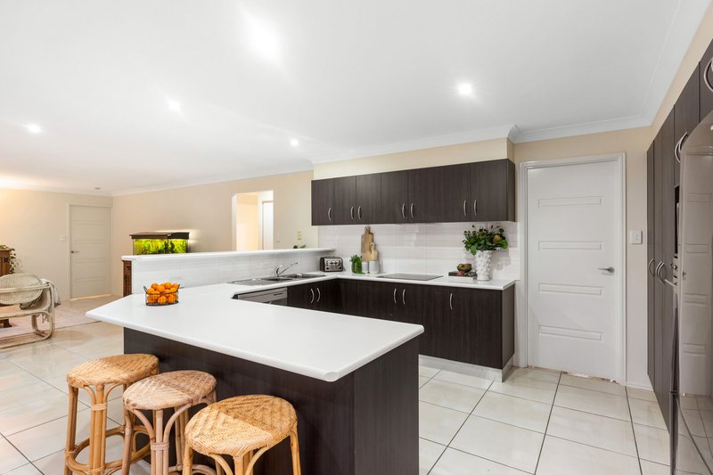 Photo - 4 Highbury Place, Upper Kedron QLD 4055 - Image 3