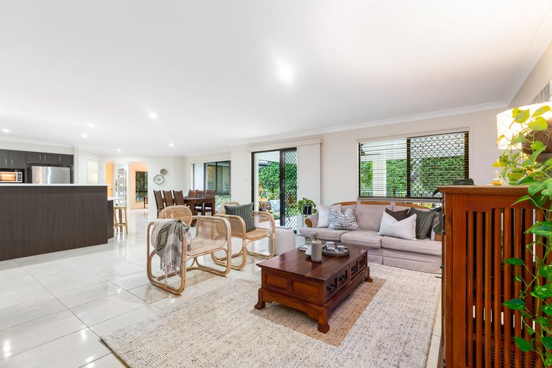 Photo - 4 Highbury Place, Upper Kedron QLD 4055 - Image 6