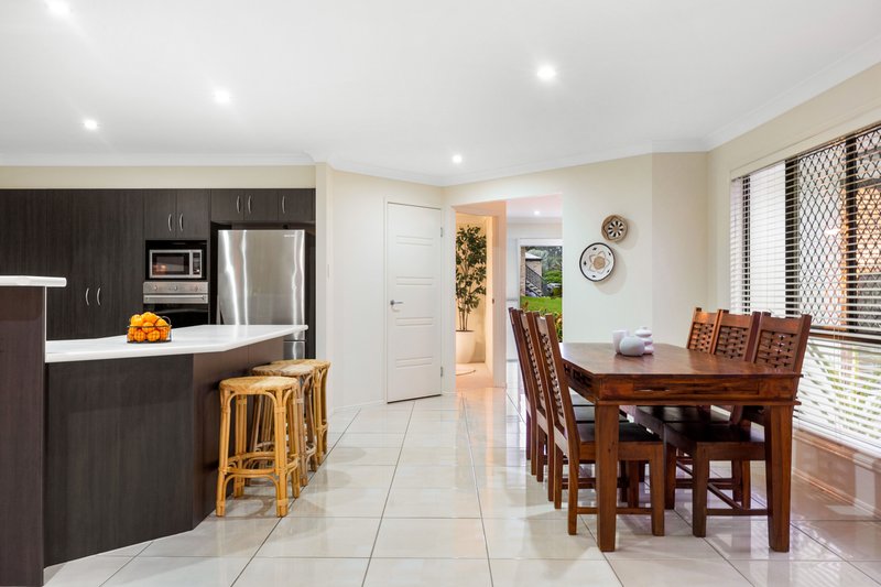 Photo - 4 Highbury Place, Upper Kedron QLD 4055 - Image 7