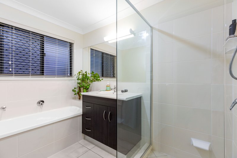 Photo - 4 Highbury Place, Upper Kedron QLD 4055 - Image 10