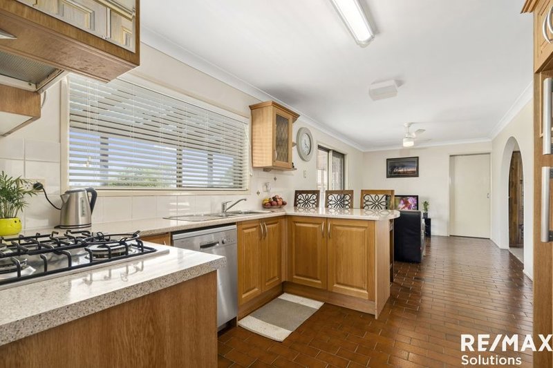 Photo - 4 Highfield Crescent, Strathpine QLD 4500 - Image 3