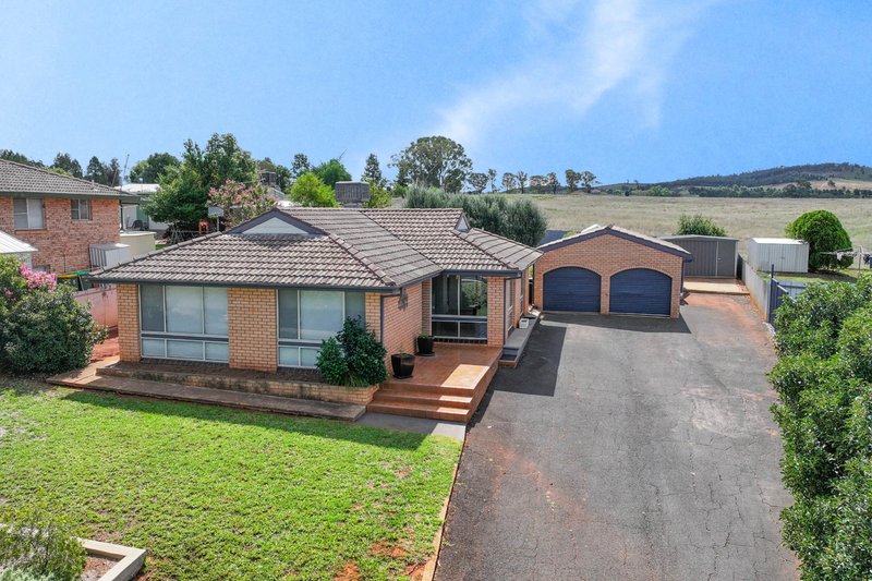 Photo - 4 Hillcrest Avenue, Parkes NSW 2870 - Image 1