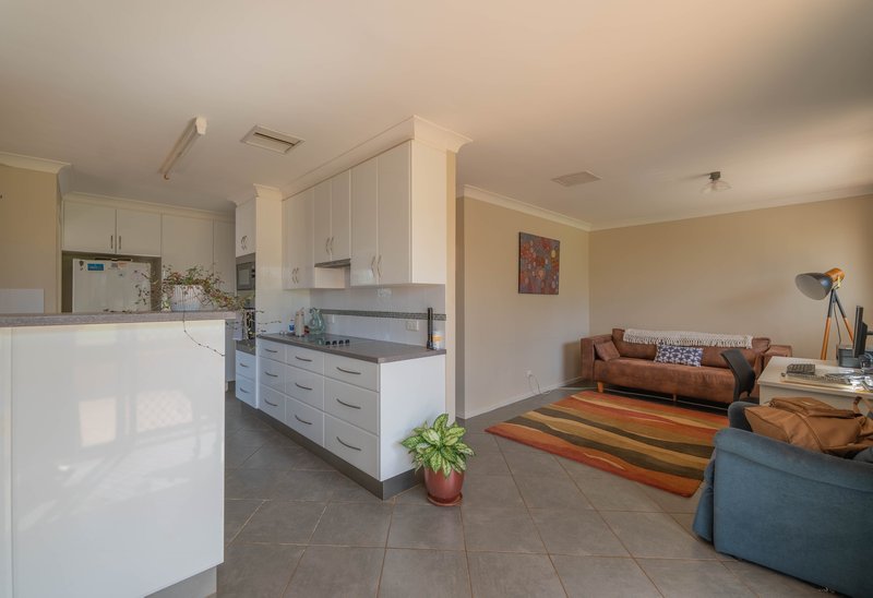 Photo - 4 Hillcrest Avenue, Parkes NSW 2870 - Image 2