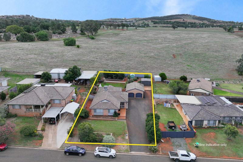 Photo - 4 Hillcrest Avenue, Parkes NSW 2870 - Image 3