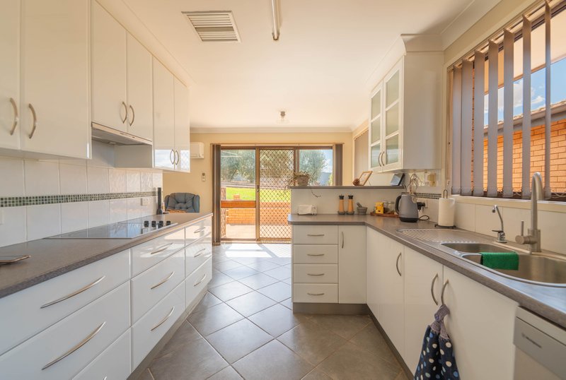 Photo - 4 Hillcrest Avenue, Parkes NSW 2870 - Image 6