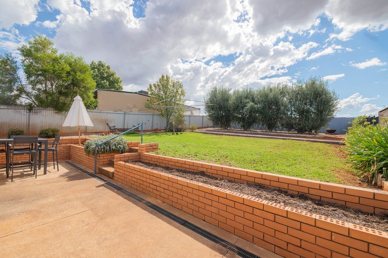 Photo - 4 Hillcrest Avenue, Parkes NSW 2870 - Image 16