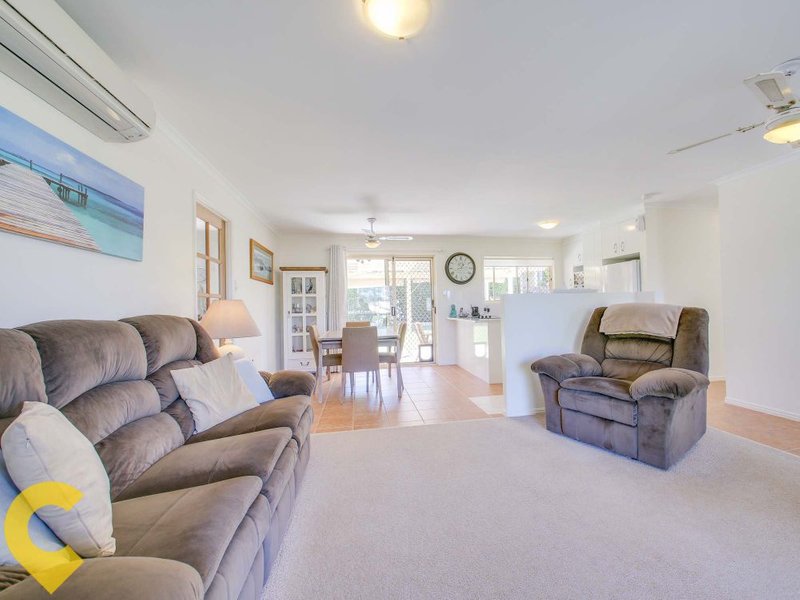 Photo - 4 Hilldale Crescent, Morayfield QLD 4506 - Image 7