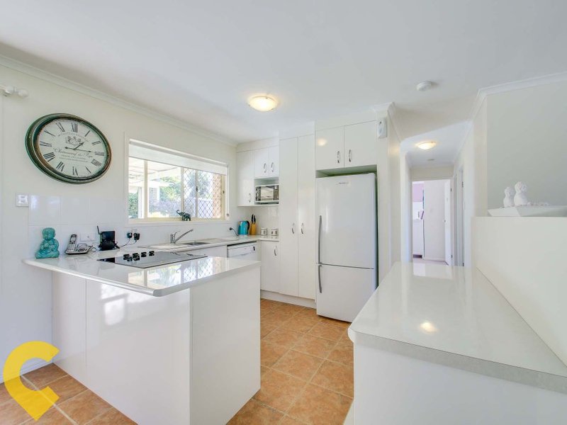 Photo - 4 Hilldale Crescent, Morayfield QLD 4506 - Image 8