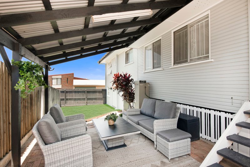 Photo - 4 Hillgrove Street, Upper Mount Gravatt QLD 4122 - Image 2