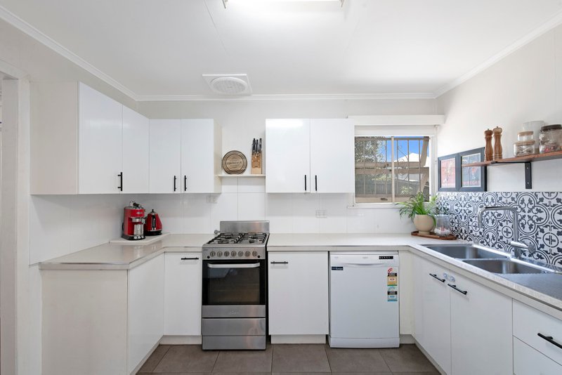 Photo - 4 Hillgrove Street, Upper Mount Gravatt QLD 4122 - Image 6