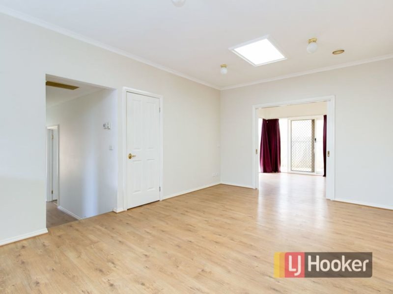 Photo - 4 Hillrise Court, Pakenham VIC 3810 - Image 7