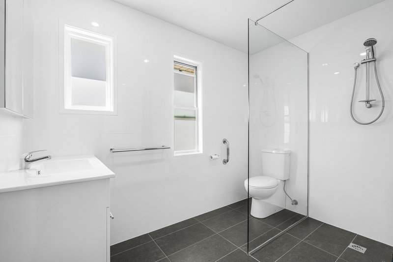 Photo - 4 Hinckley Street, Manly West QLD 4179 - Image 5