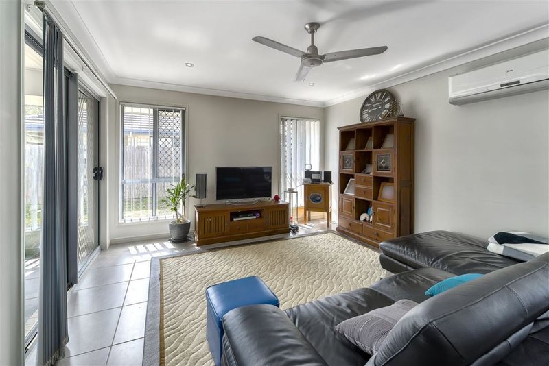 Photo - 4 Hipwood Street, Morayfield QLD 4506 - Image 2